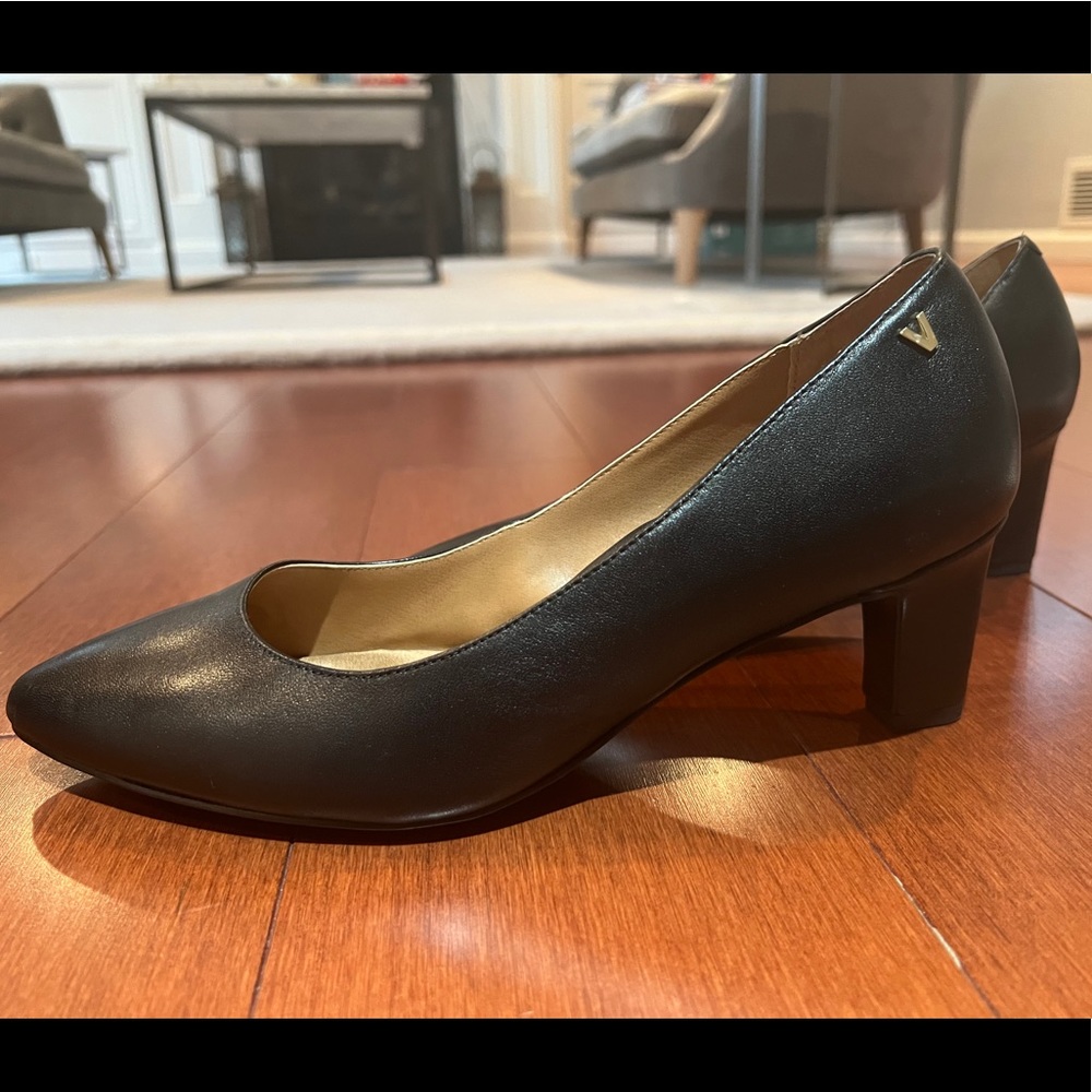 vionic black heels